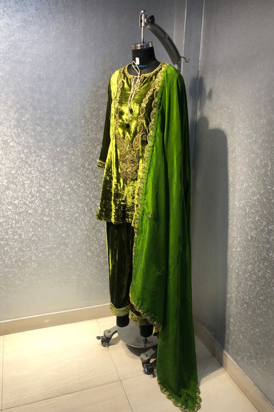 OLIVE GREEN VELVET KURTA SET WITH PAISLEY WORK