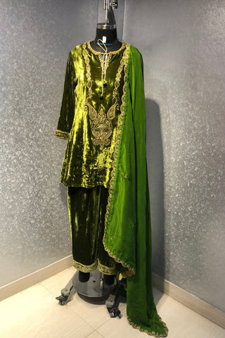 OLIVE GREEN VELVET KURTA SET WITH PAISLEY WORK